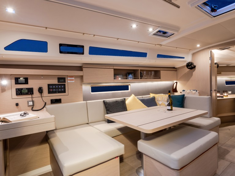 Hire Sailboat Bénéteau with a boat licence