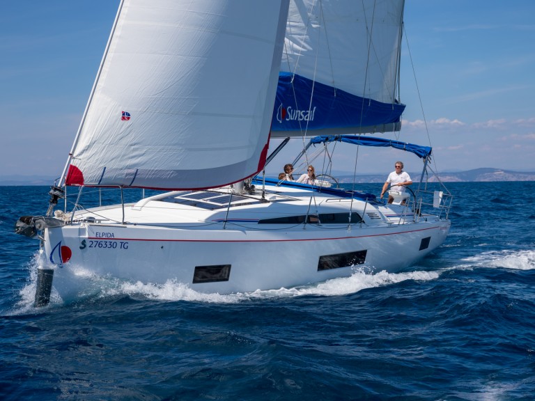 Hire a Bénéteau Oceanis 46.1 Marina (City)