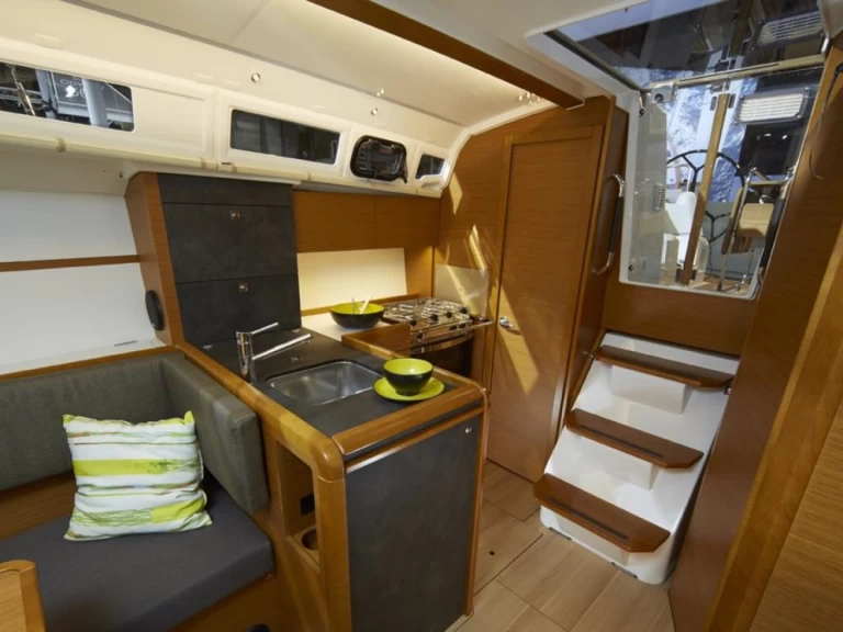 Hire a Jeanneau Sun Odyssey 349 Marina (City)