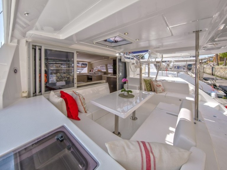Yacht charter Marina (City) - Leopard Leopard 40 on SamBoat