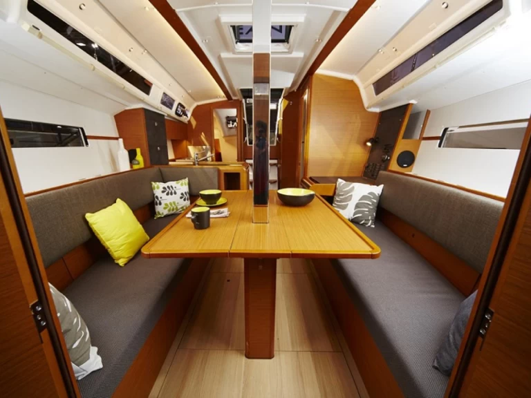 Hire a Jeanneau Sun Odyssey 349 Lefkáda
