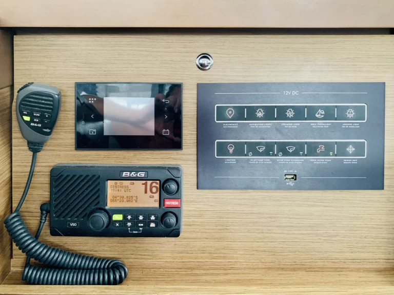 Hire Catamaran Lagoon with a boat licence