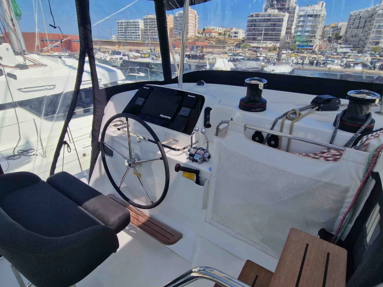Catamaran hire in Le Marin - Lagoon Lagoon 42