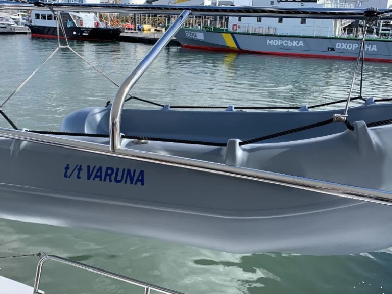 Hire a Lagoon Lagoon 42 Eden Island