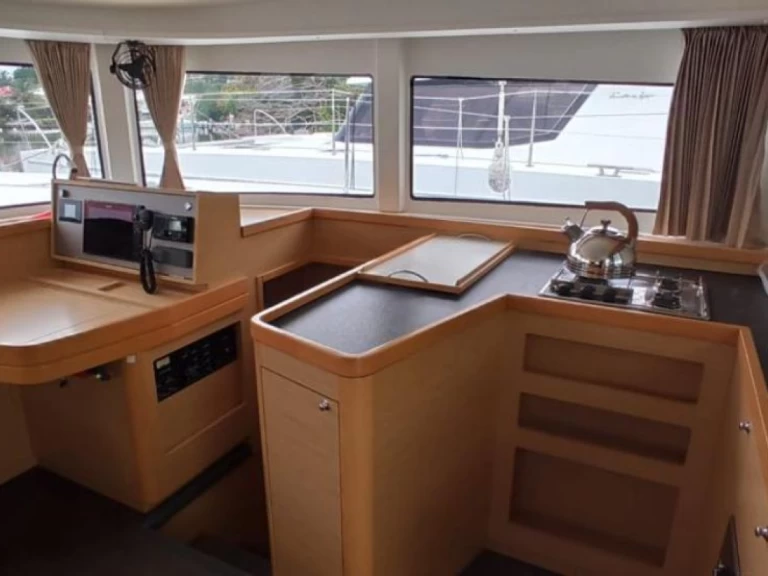 Yacht charter Le Marin - Lagoon Lagoon 42 on SamBoat