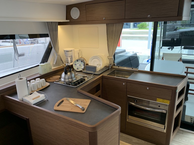 Hire Catamaran Lagoon with a boat licence