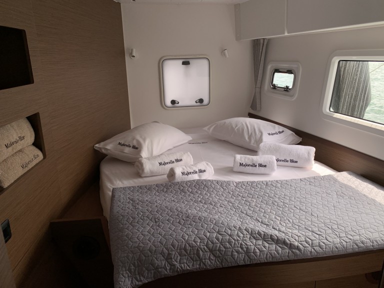 Catamaran to hire Préveza at the best price