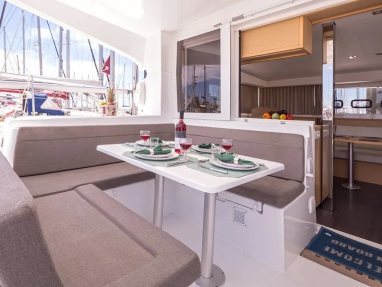 Hire a Lagoon Lagoon 39 Préveza