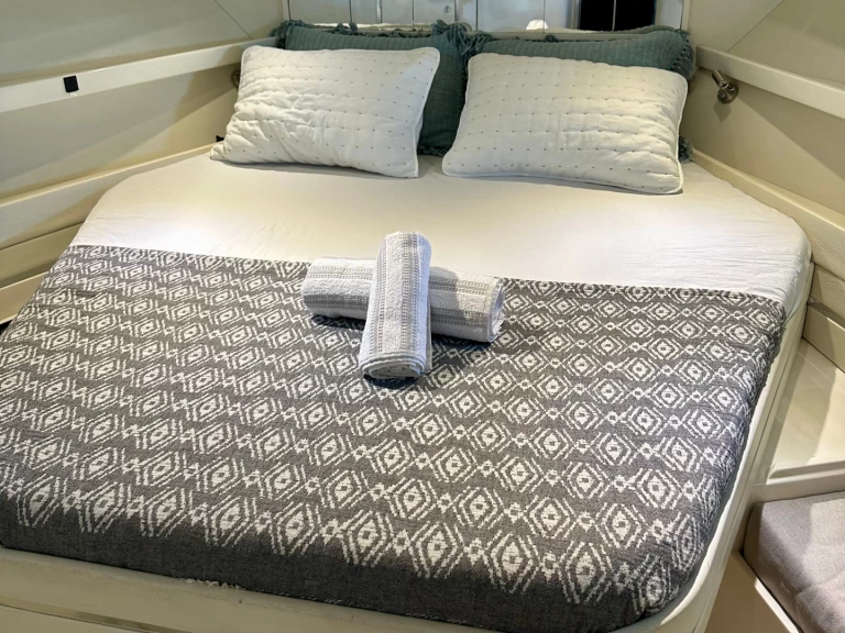 Charter a Pershing Pershing 45 in Préveza on Samboat