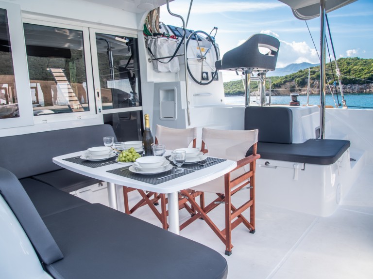 Hire a Lagoon Lagoon 40 Préveza