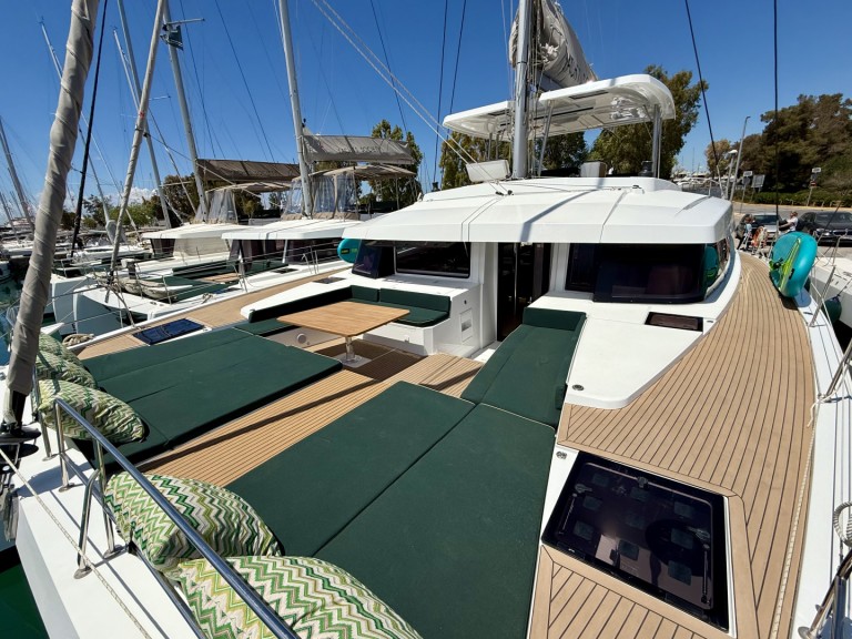 Hire a Bali Bali 5.8 Alimos