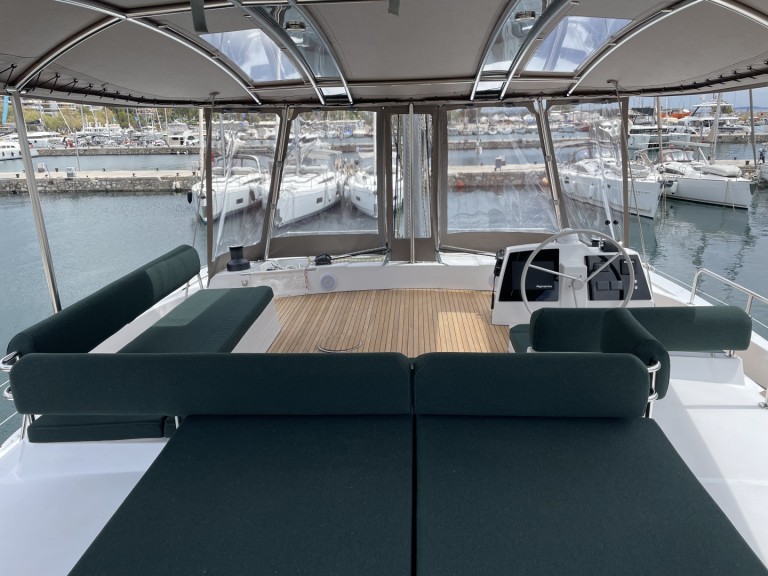 Catamaran to hire Alimos at the best price