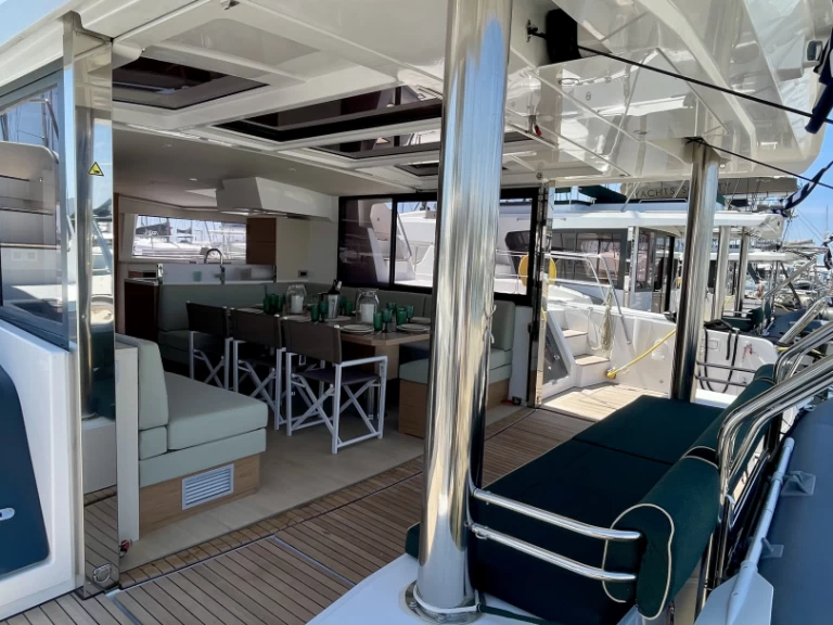Charter a Bali Catamarans Bali 4.8 in Alimos on Samboat