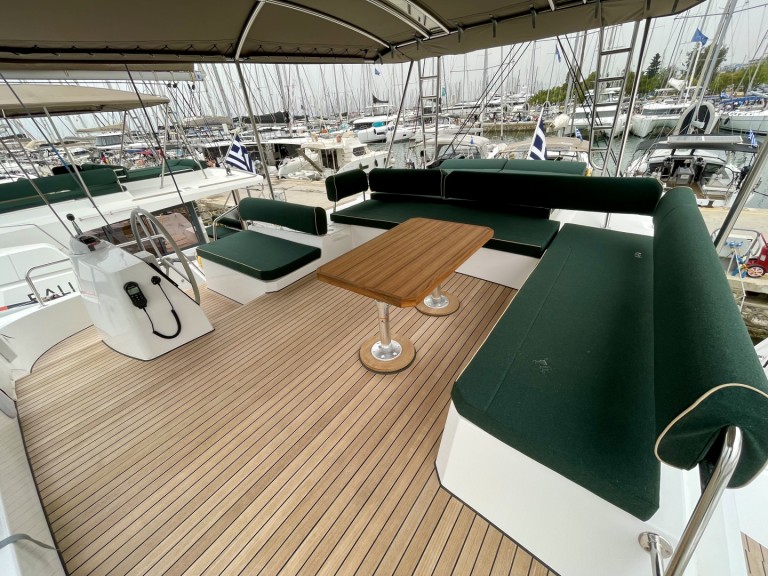 Hire Catamaran Bali with a boat licence