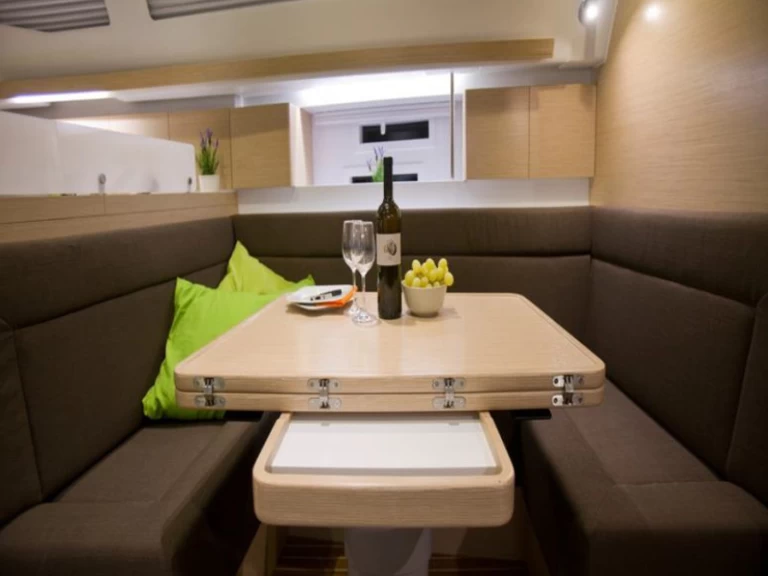 Hire Sailboat Elan with a boat licence