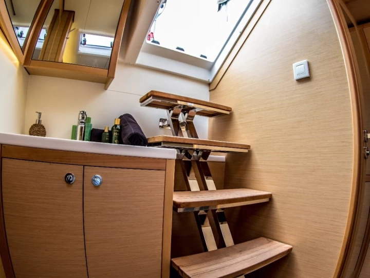 Hire Catamaran Lagoon with a boat licence