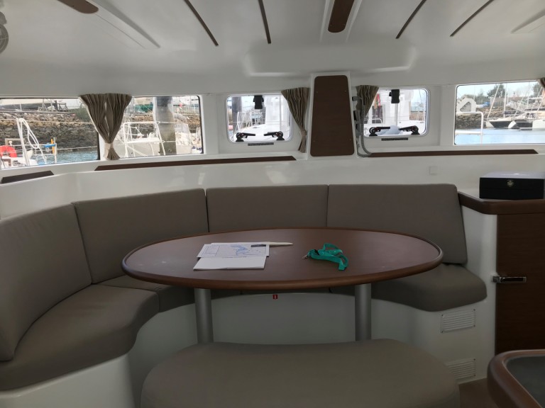 Yacht charter Hyères - Lagoon Lagoon 380 on SamBoat