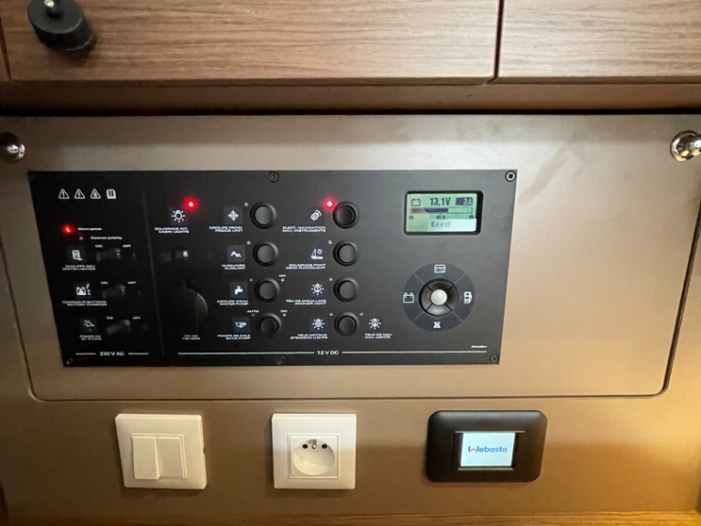 Yacht charter Šibenik - Bénéteau Oceanis 38.1 on SamBoat