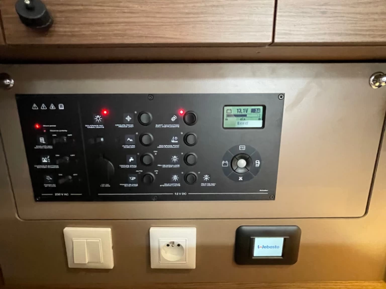 Yacht charter Šibenik - Bénéteau Oceanis 38.1 on SamBoat