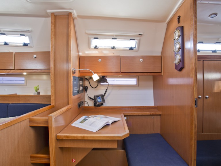 Hire a Bavaria Bavaria 41 Cruiser Šibenik