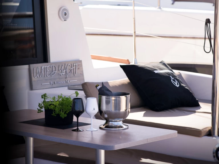 Hire Catamaran Aventura with a boat licence