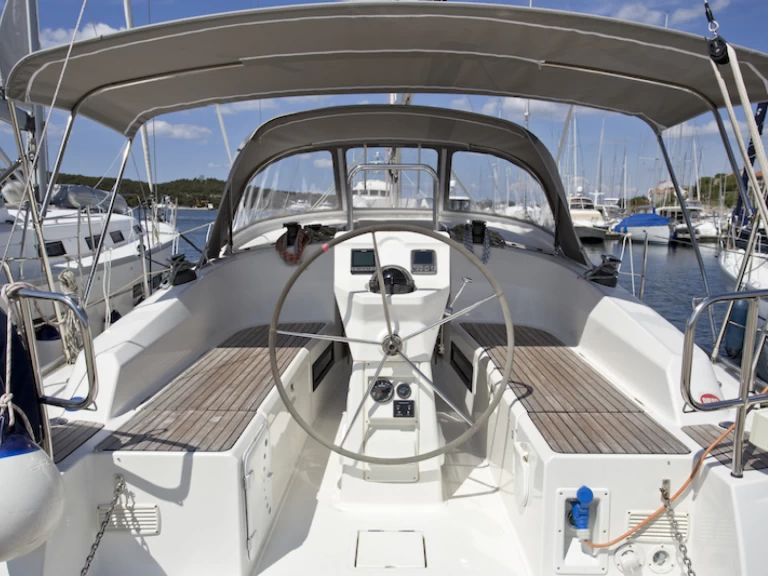 Sailboat to hire Šibenik at the best price