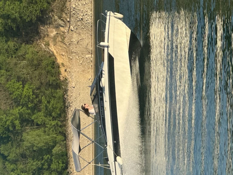 Motorboat to hire La Tour-du-Meix at the best price