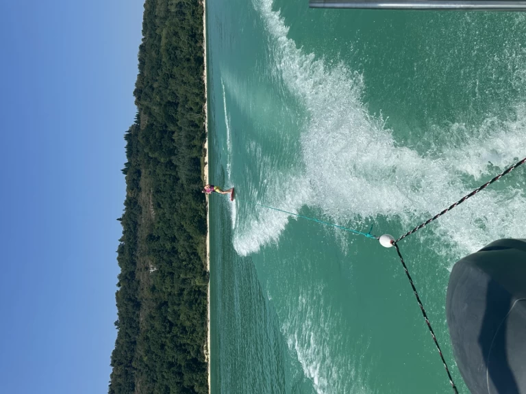 Yacht charter La Tour-du-Meix - Jeanneau Leader 550 on SamBoat