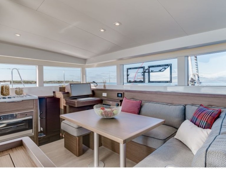 Catamaran hire in La Spezia - Lagoon Lagoon 40