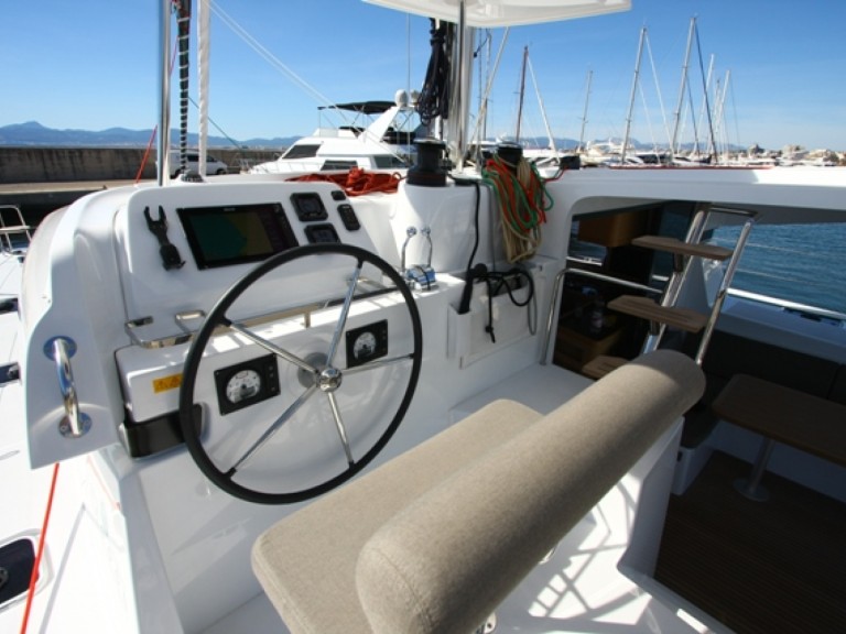 Catamaran hire in La Spezia - Lagoon Lagoon 42