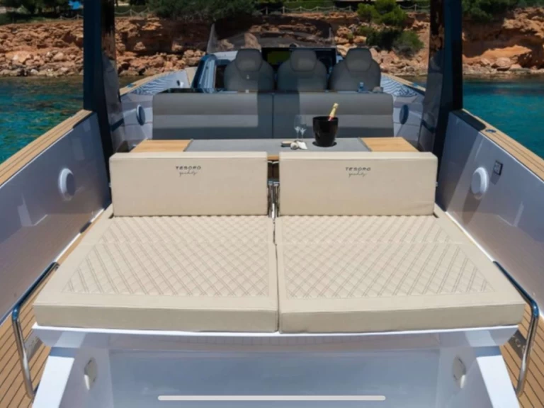 Hire Motorboat with or without skipper Tesoro Yatch Marbella