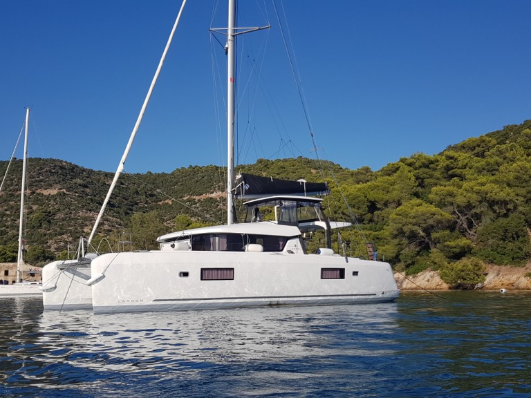 Hire Catamaran Lagoon with a boat licence