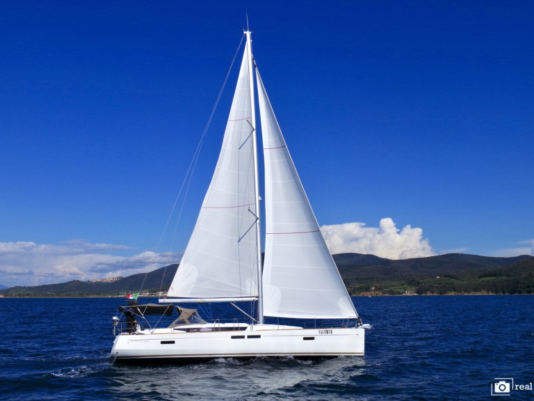 Charter a Jeanneau Sun Odyssey 469 in Puntone on Samboat