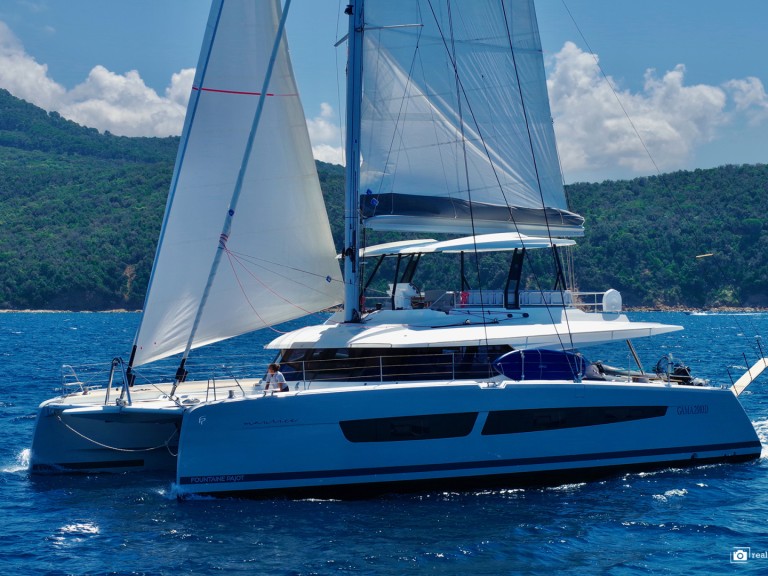 Hire Catamaran Fountaine Pajot with a boat licence