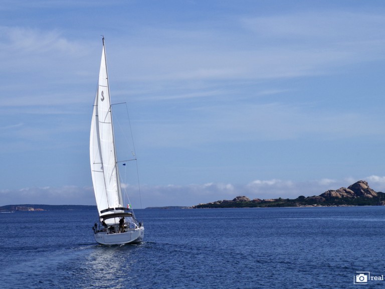 Sailboat hire in Cannigione - Bénéteau Oceanis 51.1