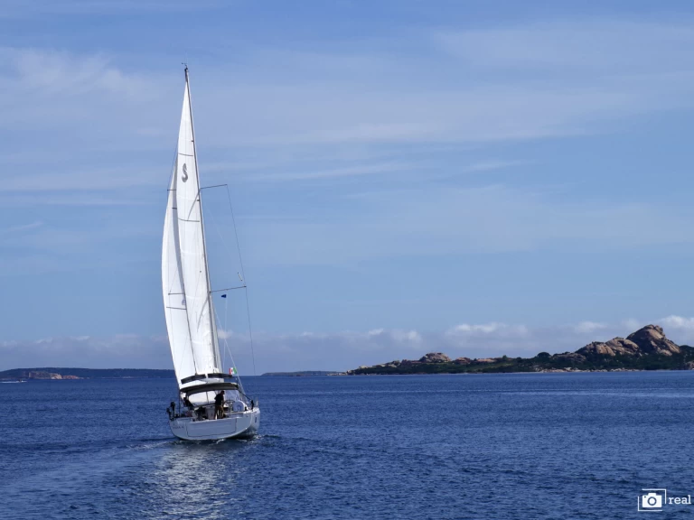 Sailboat hire in Cannigione - Bénéteau Oceanis 51.1