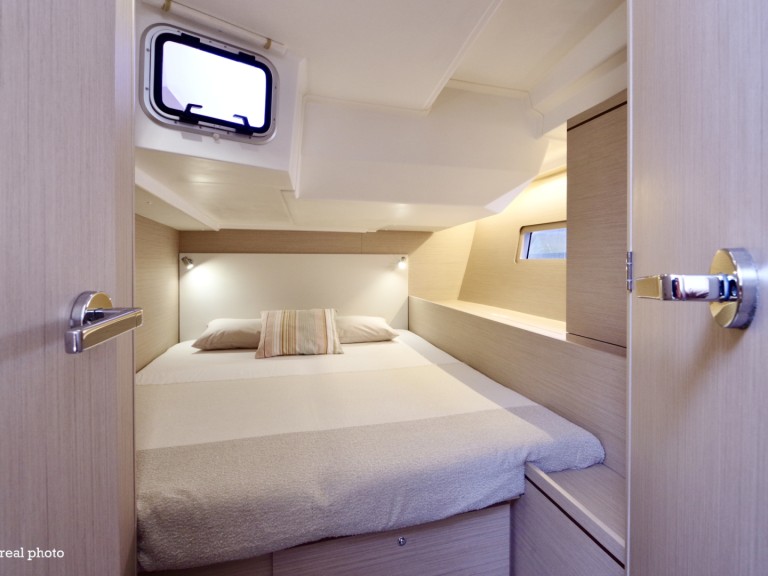 Charter a Bénéteau Oceanis 51.1 in Cannigione on Samboat