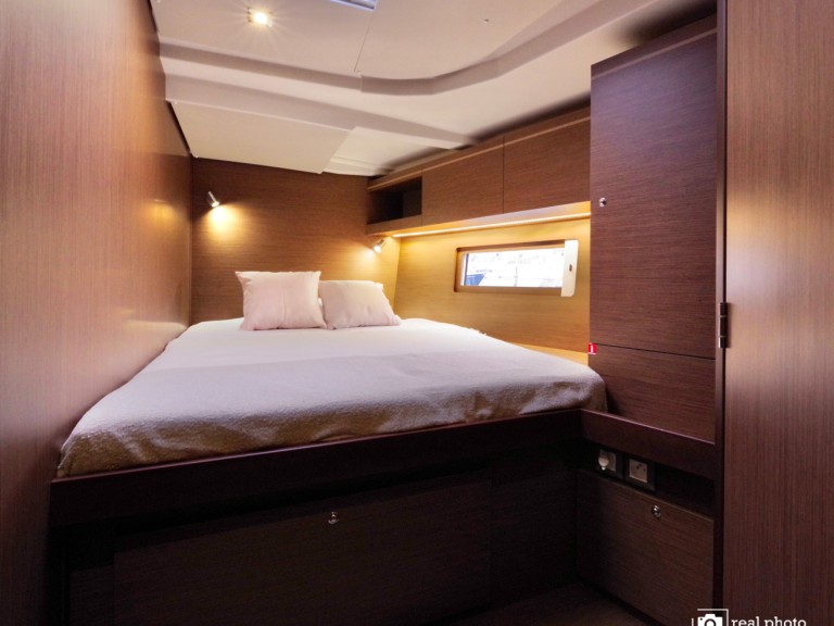 Sailboat hire in Furnari - Bénéteau Oceanis 51.1