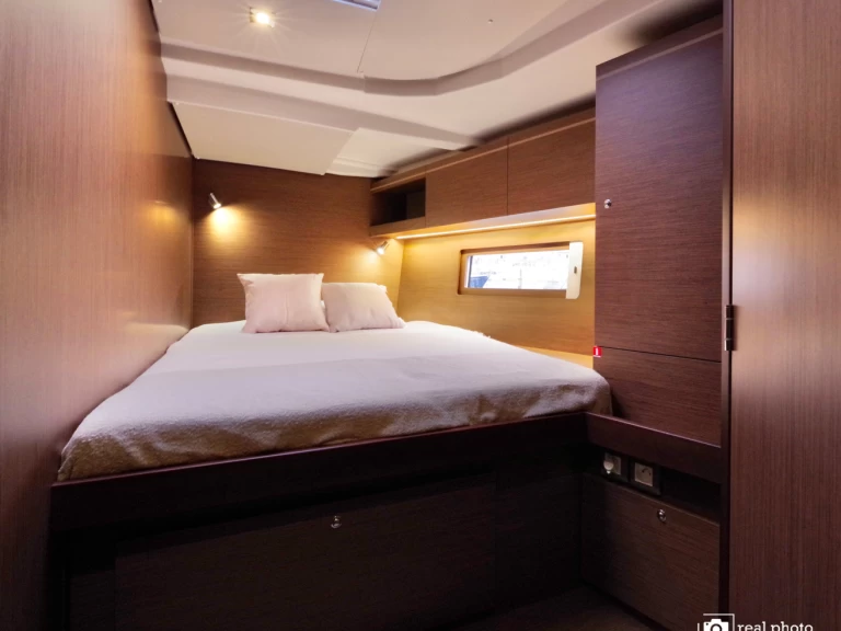 Sailboat hire in Furnari - Bénéteau Oceanis 51.1