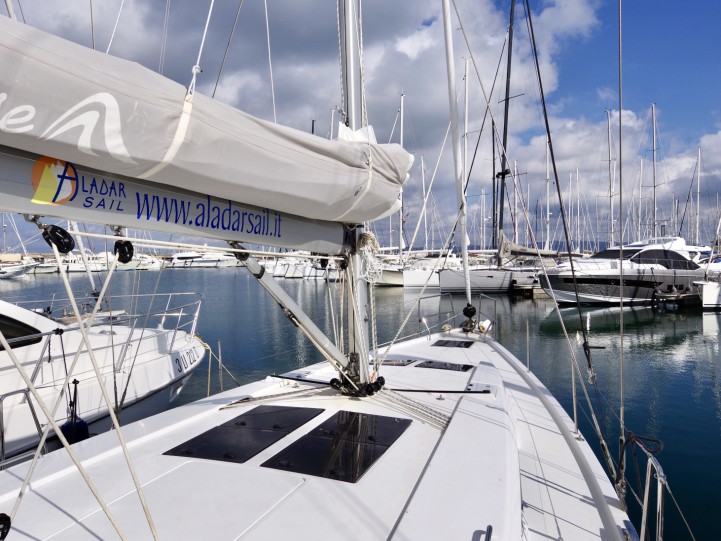 Yacht hire Puntone cheap Hanse 458