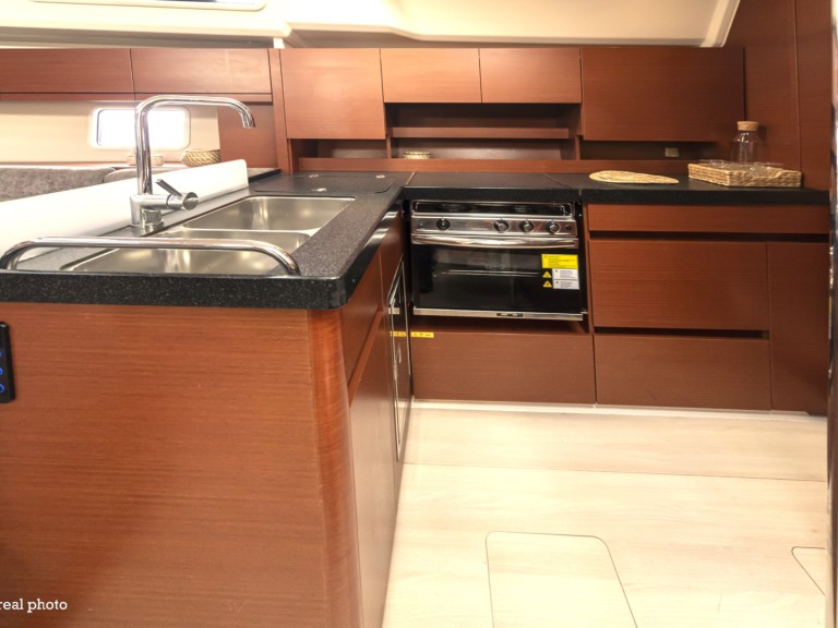 Charter a Hanse Hanse 458 in Puntone on Samboat