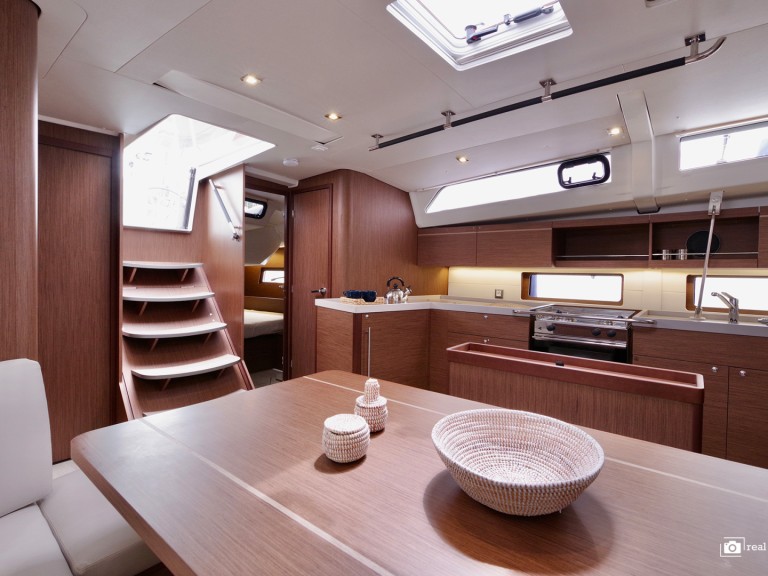 Sailboat hire in Furnari - Bénéteau Oceanis 46.1
