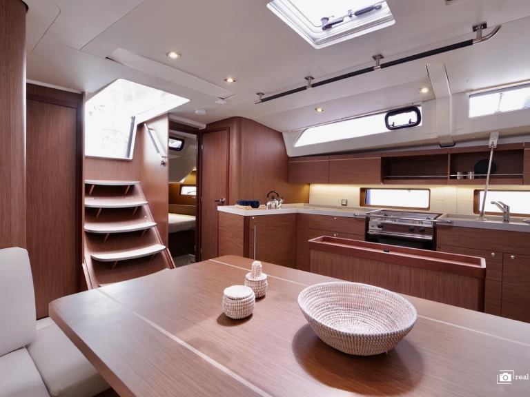 Sailboat hire in Furnari - Bénéteau Oceanis 46.1