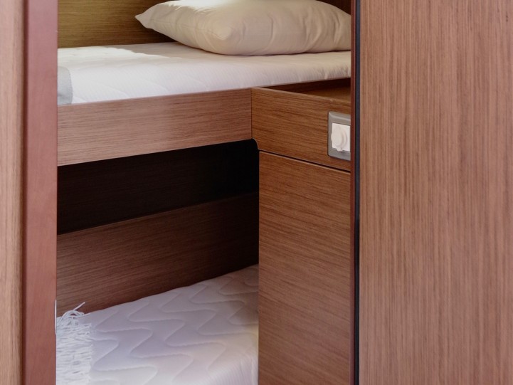 Charter a Bénéteau Oceanis 46.1 in Furnari on Samboat
