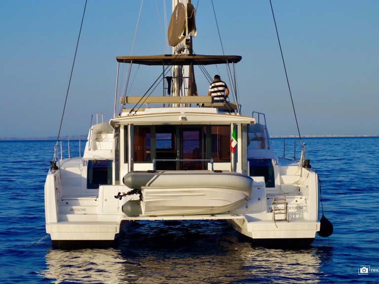 Charter a Bali Bali 4.8 in Furnari on Samboat