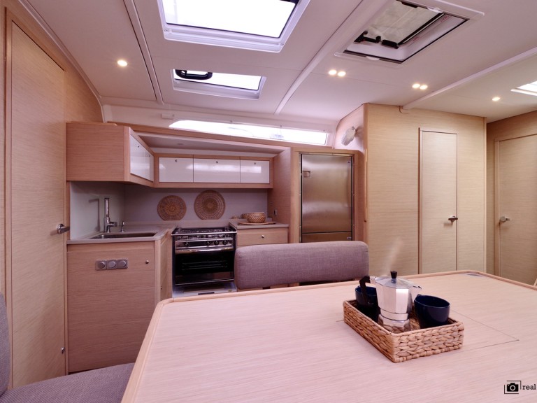 Charter a Dufour Dufour 470 in Furnari on Samboat