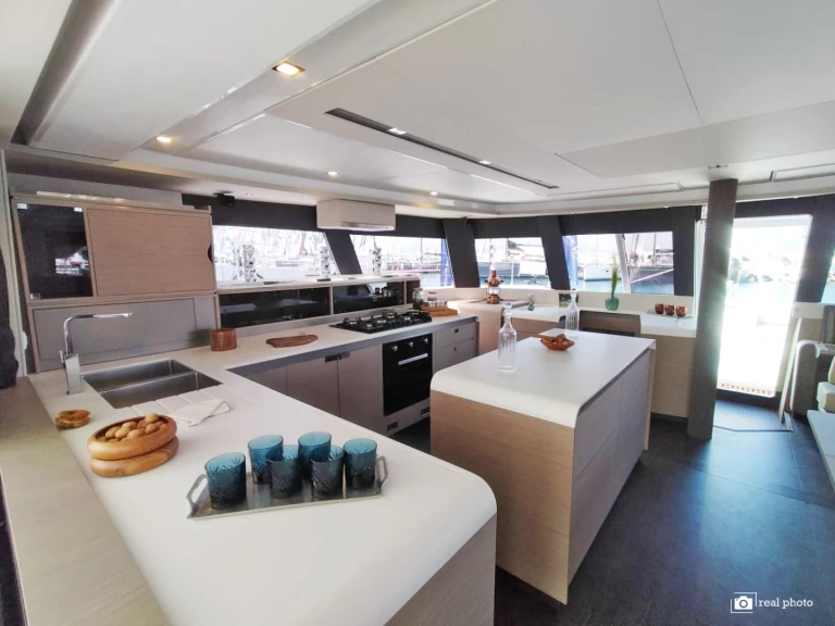 Yacht charter Castellammare di Stabia - Fountaine Pajot Samana 59 on SamBoat