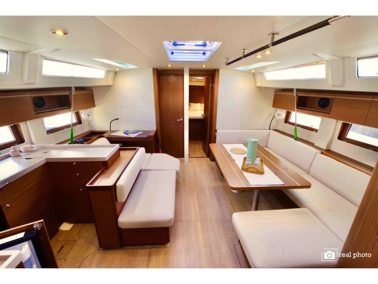 Hire a Bénéteau Oceanis 51.1 Castellammare di Stabia