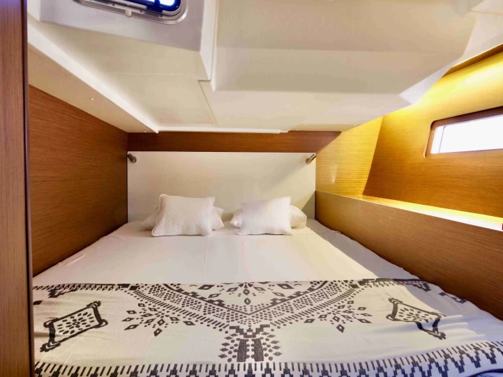 Sailboat to hire Castellammare di Stabia at the best price