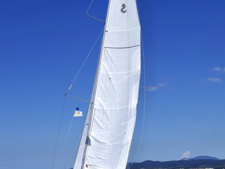 Hire a Bénéteau Oceanis 51.1 Puntone